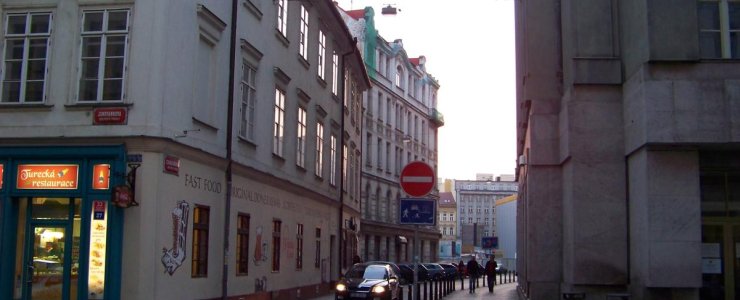 Улица Charvátova