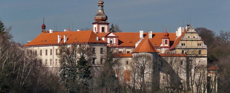 Замок Бела-под-Бездезем