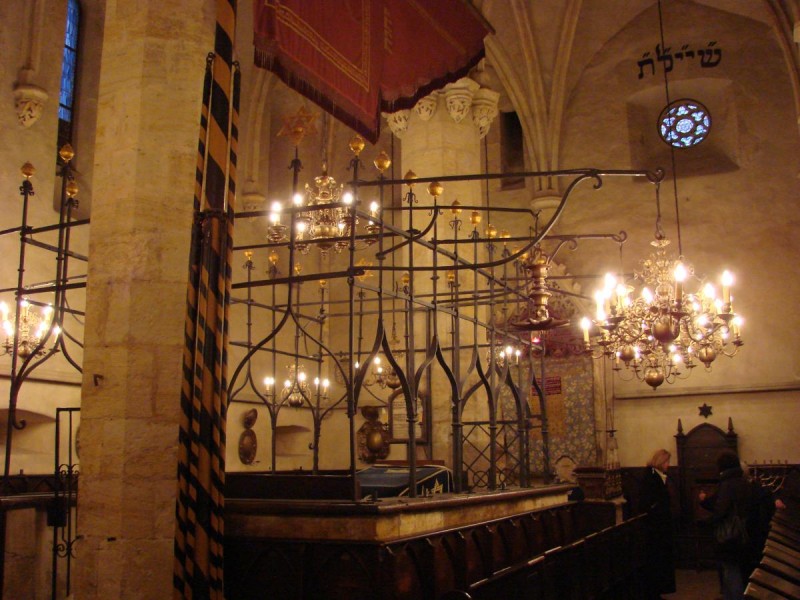 Староновая синагога в Праге - внутри