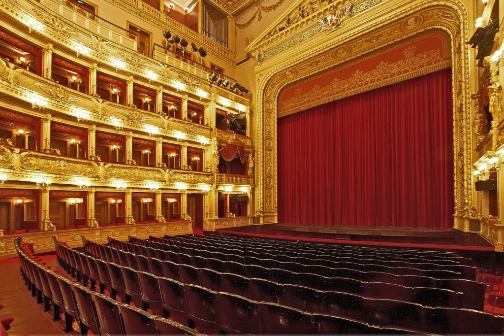 Национальный театр Праги - внутри