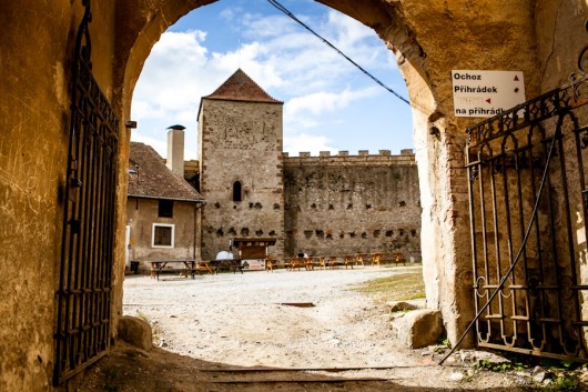 Замок Вевержи ворота