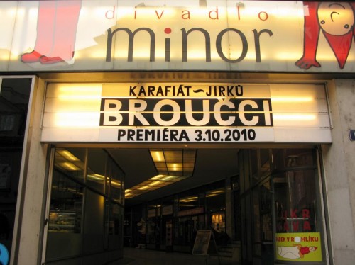 Театр Minor в Праге - вход