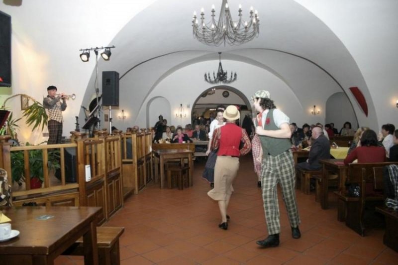 Velká klášterní restaurace - танцпол