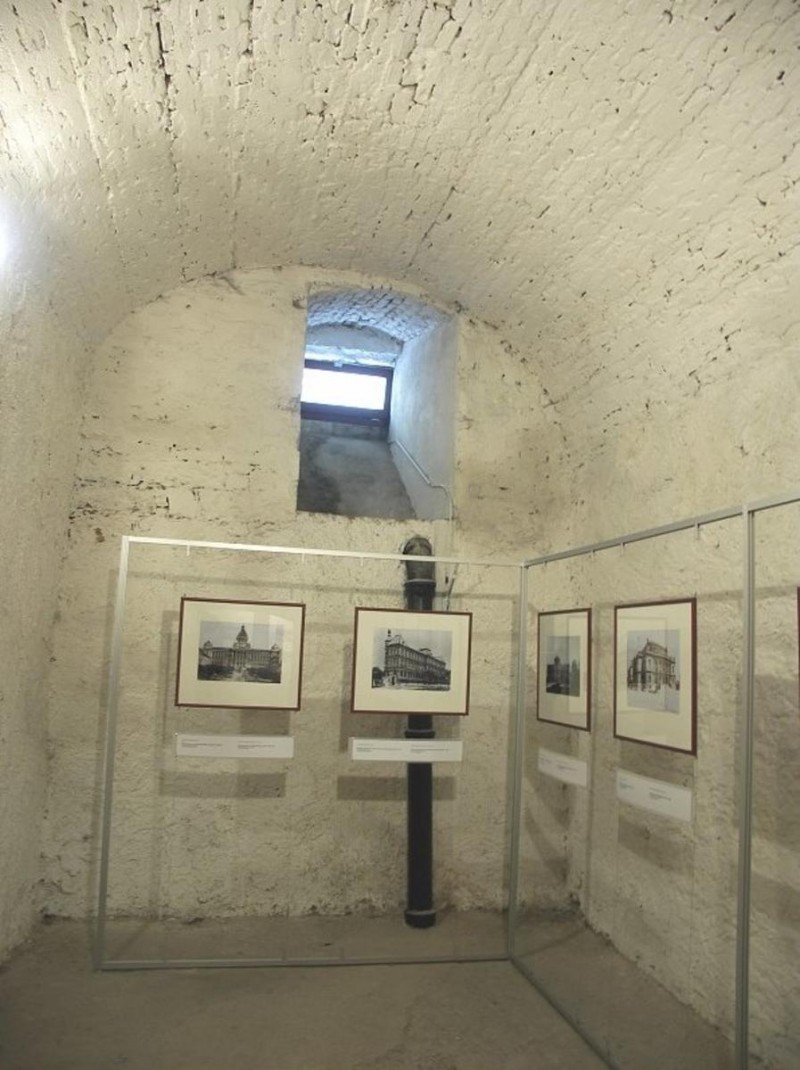 Подземелья Клам-Галласовского дворца