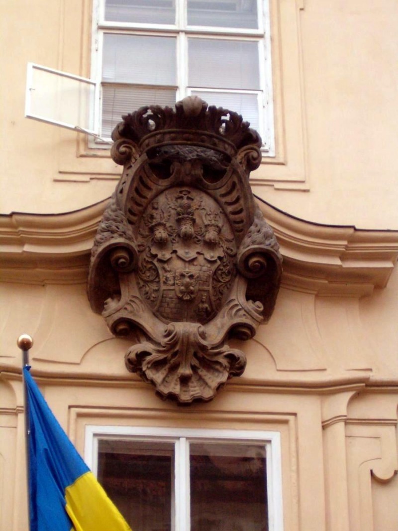 Морзинский дворец - герб