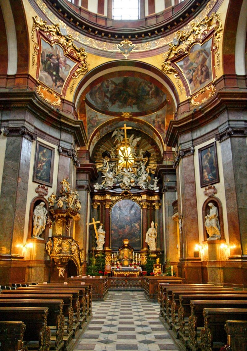 Храм святого Франциска Ассизского в Праге 3