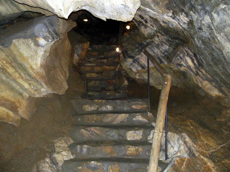 Хыновска пещера