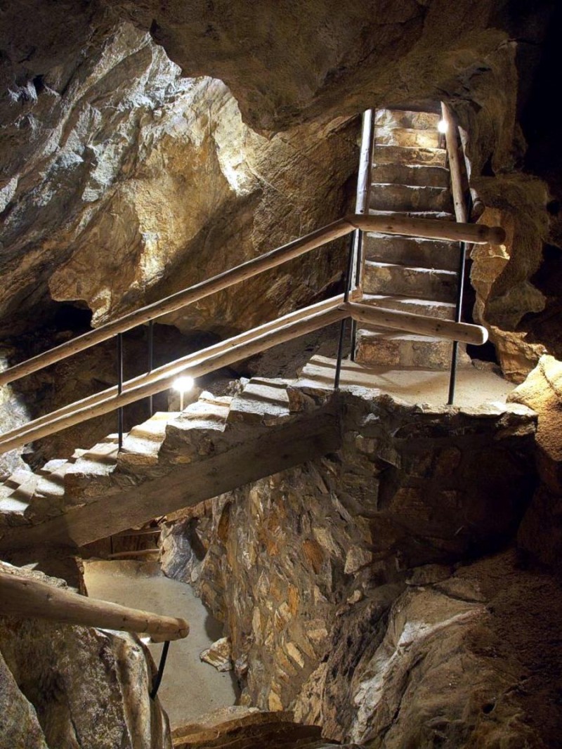 Хыновска пещера 9