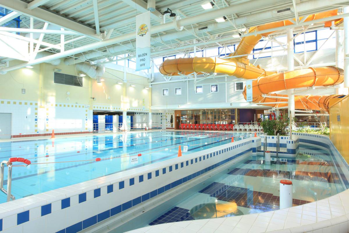Спортивный комплекс лагуна. 2000 Квадратных метров аквапарк. Аквацентр. Аквацентрум теплице Чехия.