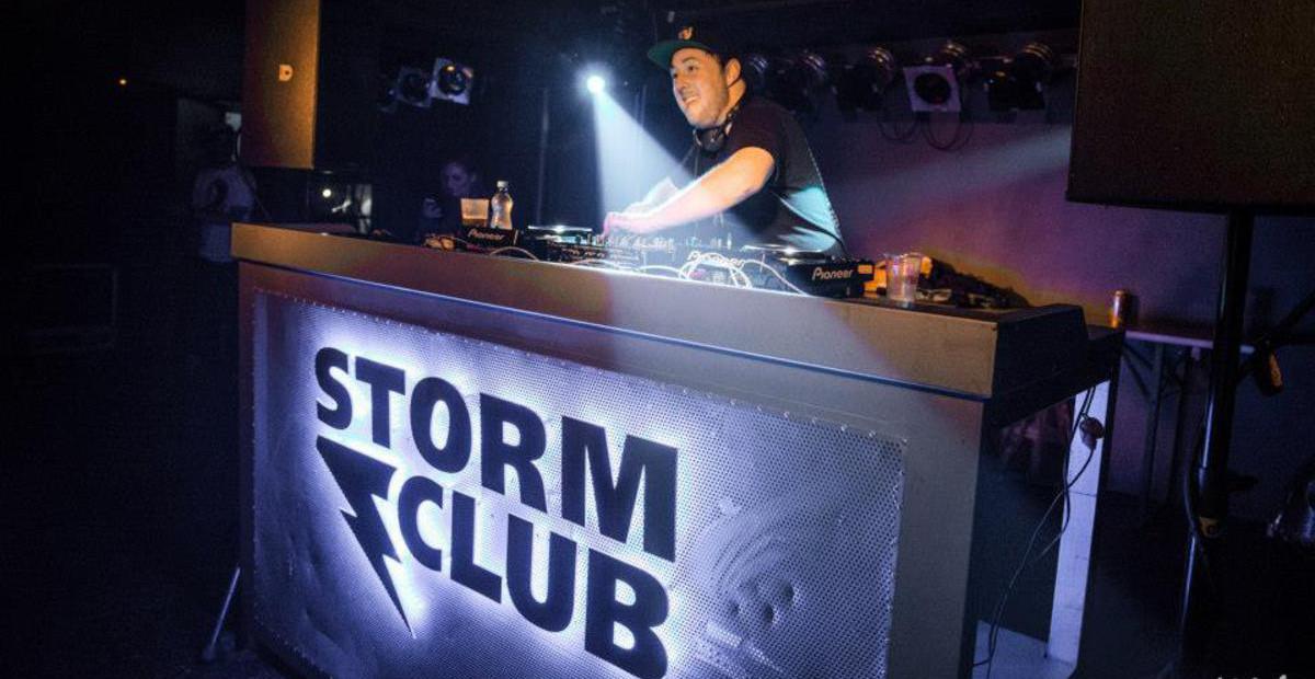 Storm club. Клуб шторм. Шторм Оренбург. Клуб шторм Москва. Storm Club Prague.