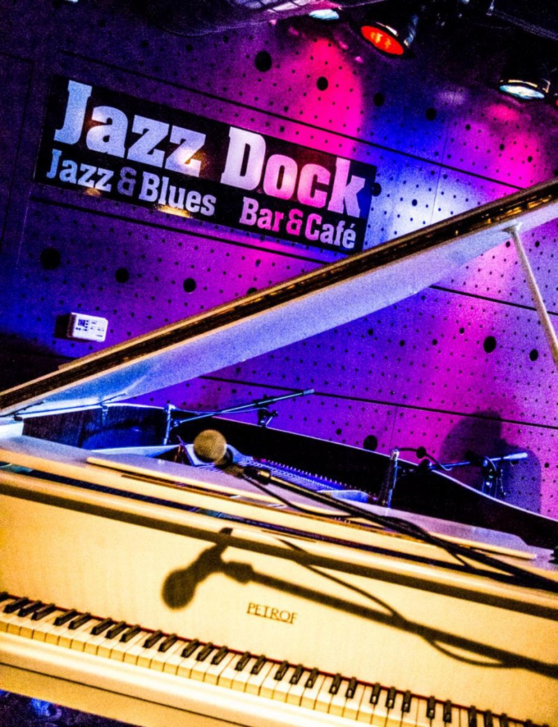 Jazz Dock 8
