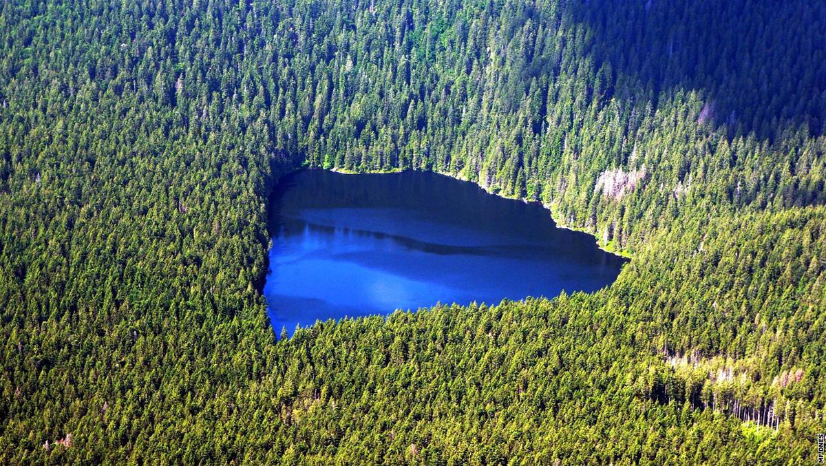 Озеро 5 см глубина. Чёртово озеро (Каркаралинск). Чертово озеро Чехия. Шайтанколь Чертово озеро. Чертово озеро Шумава Чехия.