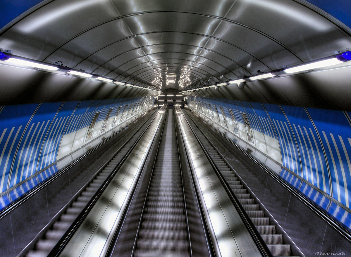 Metro station. Метро Праги эскалаторы. Эскалатор станция Пражская. Метро картинки. Станция метро картинки.